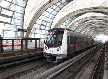 U型-一體式-縫隙式線性排水溝在軌道交通排水上的應(yīng)用_源景科技