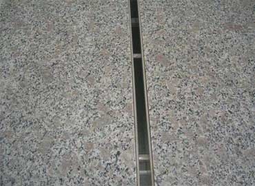 縫隙式排水溝蓋板在生產車間的應用