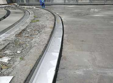 縫隙式排水溝可以過車嗎?承載如何，是否能過消防車？