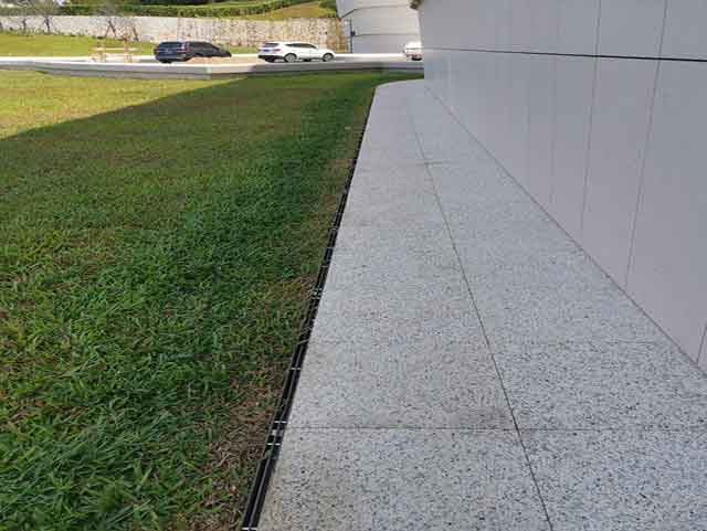 縫隙式樹(shù)脂混凝土排水溝的特性